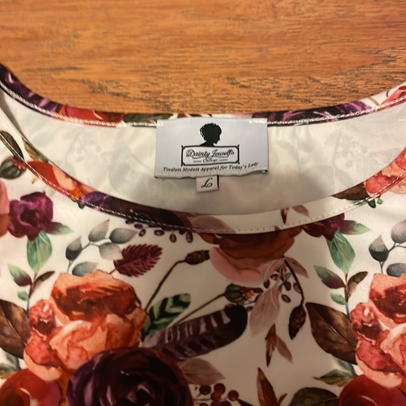 Dainty Jewell’s layering top ❤️ - Picture 2 of 3